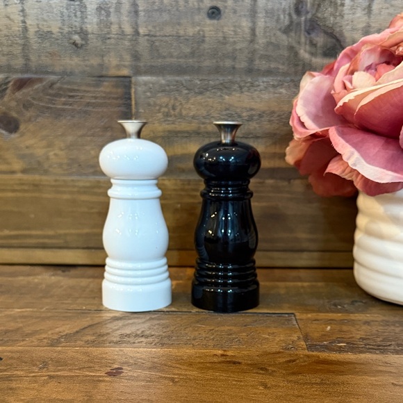 Le Creuset Black and White Salt and Pepper Shaker - Picture 1 of 3